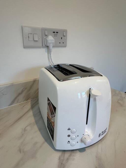 Whitsun - Brand New Listing! Apartment Bristol